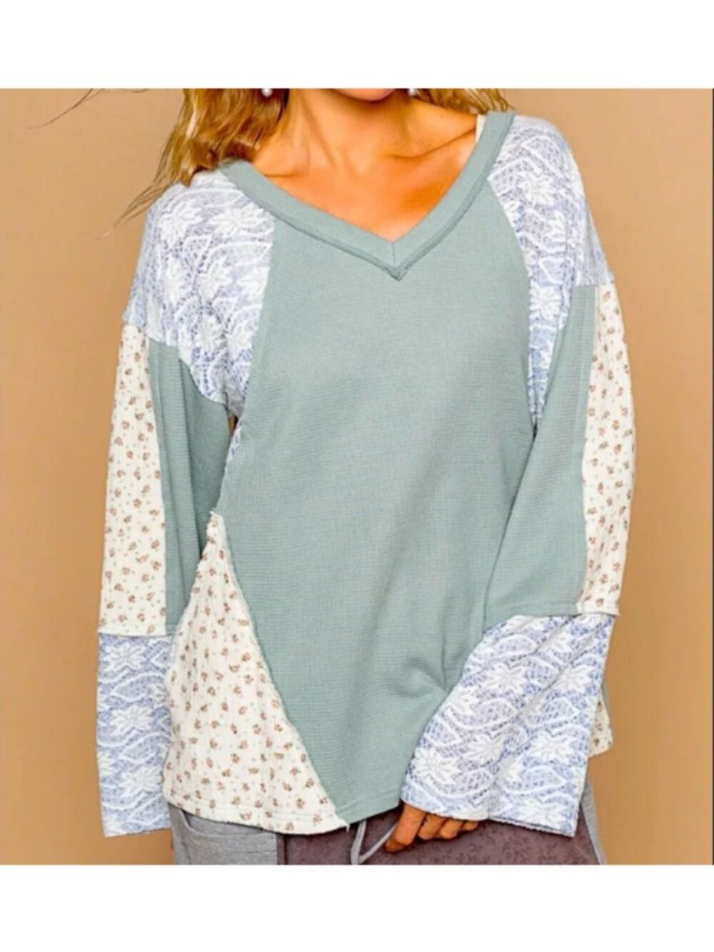 POL Sage Floral Contrast V-Neck Top sage green waffle-knit mixed floral print L